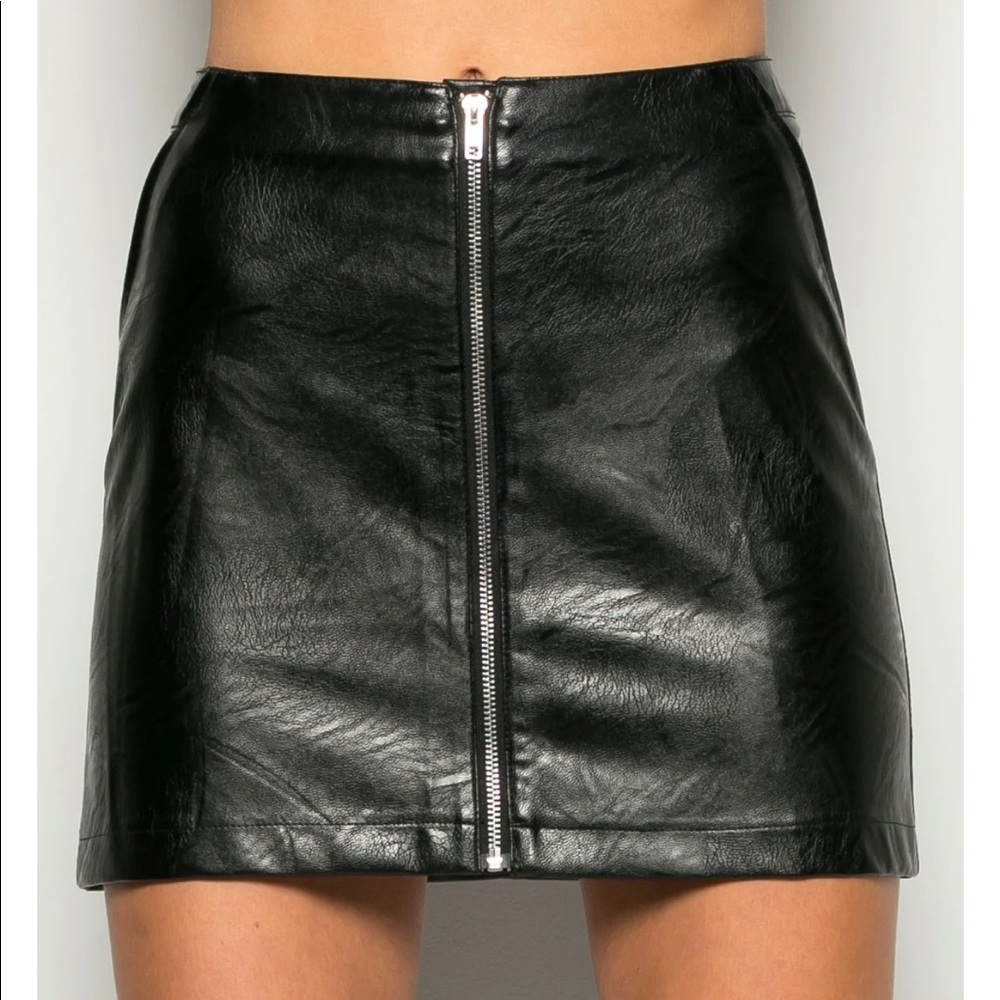 NWOT Comme USA Faux Leather Black Mini Skirt